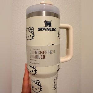 Cream Hello Kitty Quencher H2.0 Tumbler
